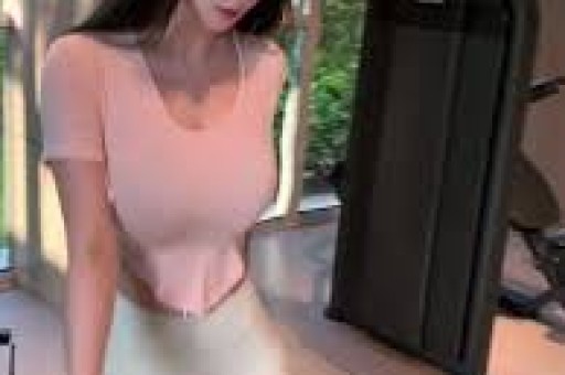 百万网红直播号称纯牛肉售卖合成肉卷 承诺假一赔万 被起诉称赔偿过高 最终双方同意调解