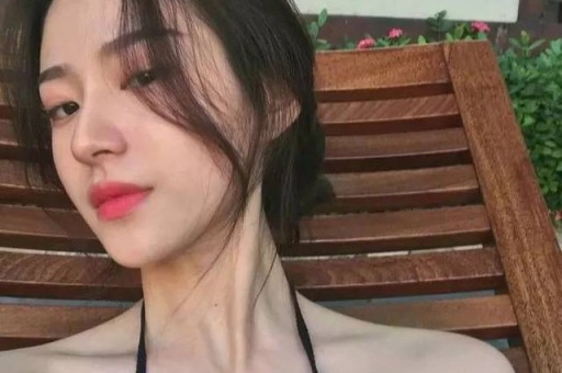33岁男星刚红就塌房！牵手小3岁女星甜蜜逛街女方疑似有男友
